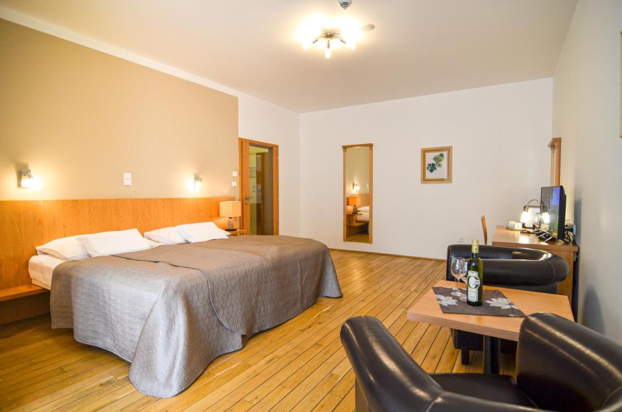 Hotel Galant Mikulov Ngoại thất bức ảnh