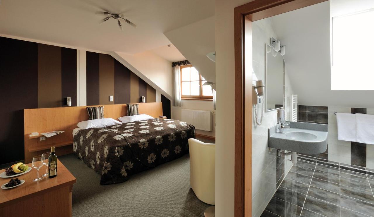 Hotel Galant Mikulov Ngoại thất bức ảnh