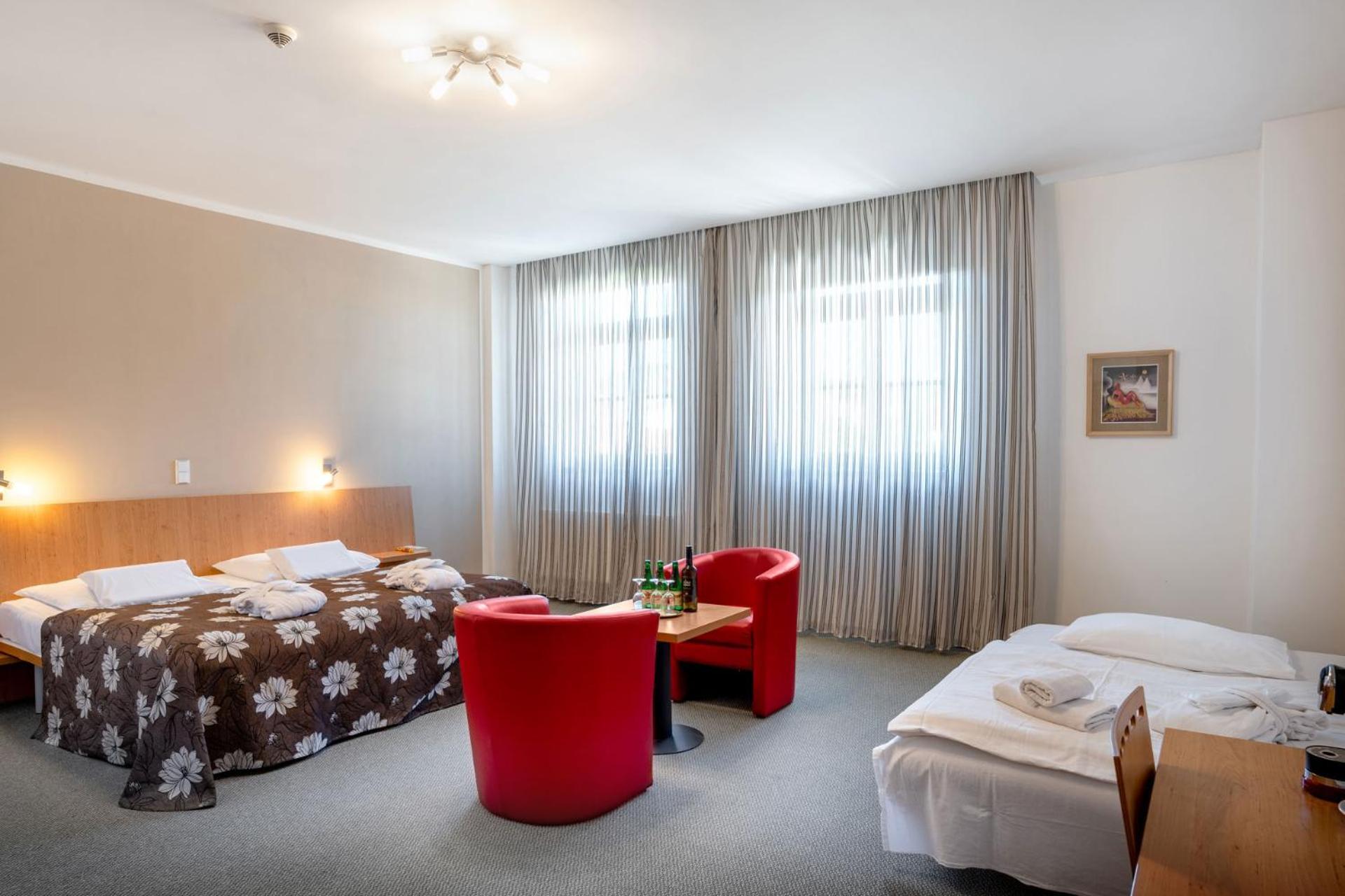 Hotel Galant Mikulov Ngoại thất bức ảnh