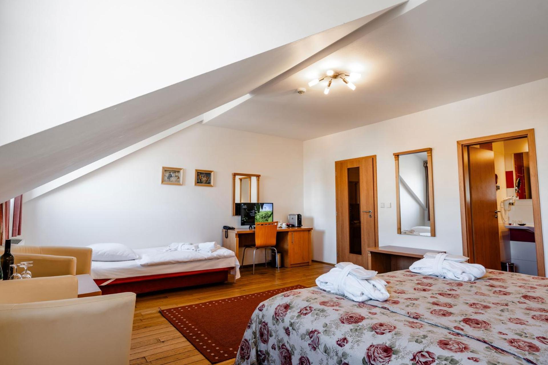 Hotel Galant Mikulov Ngoại thất bức ảnh