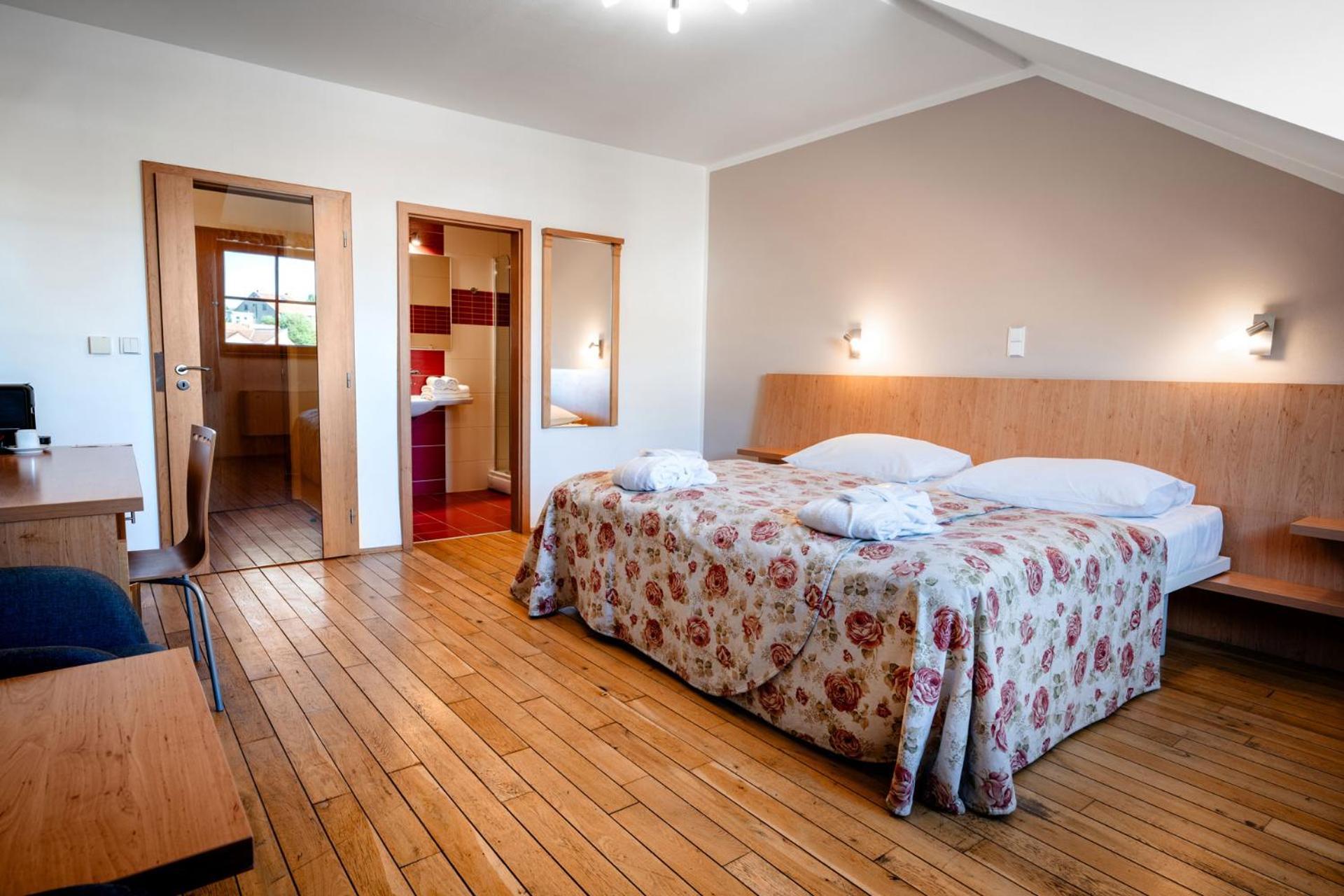 Hotel Galant Mikulov Ngoại thất bức ảnh