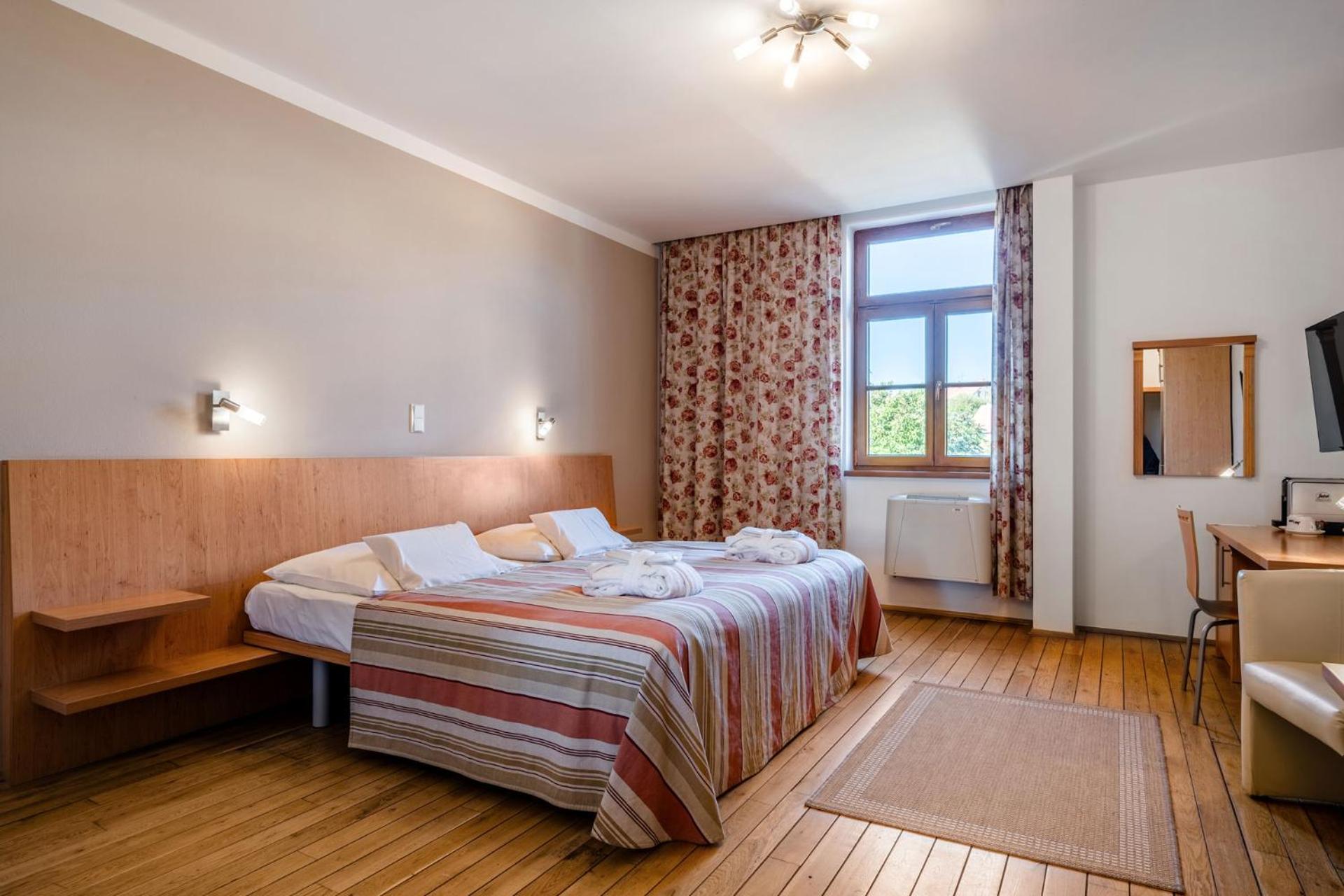 Hotel Galant Mikulov Ngoại thất bức ảnh