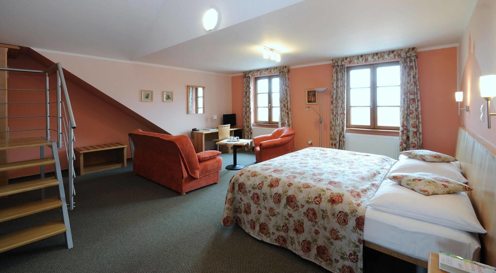 Hotel Galant Mikulov Ngoại thất bức ảnh