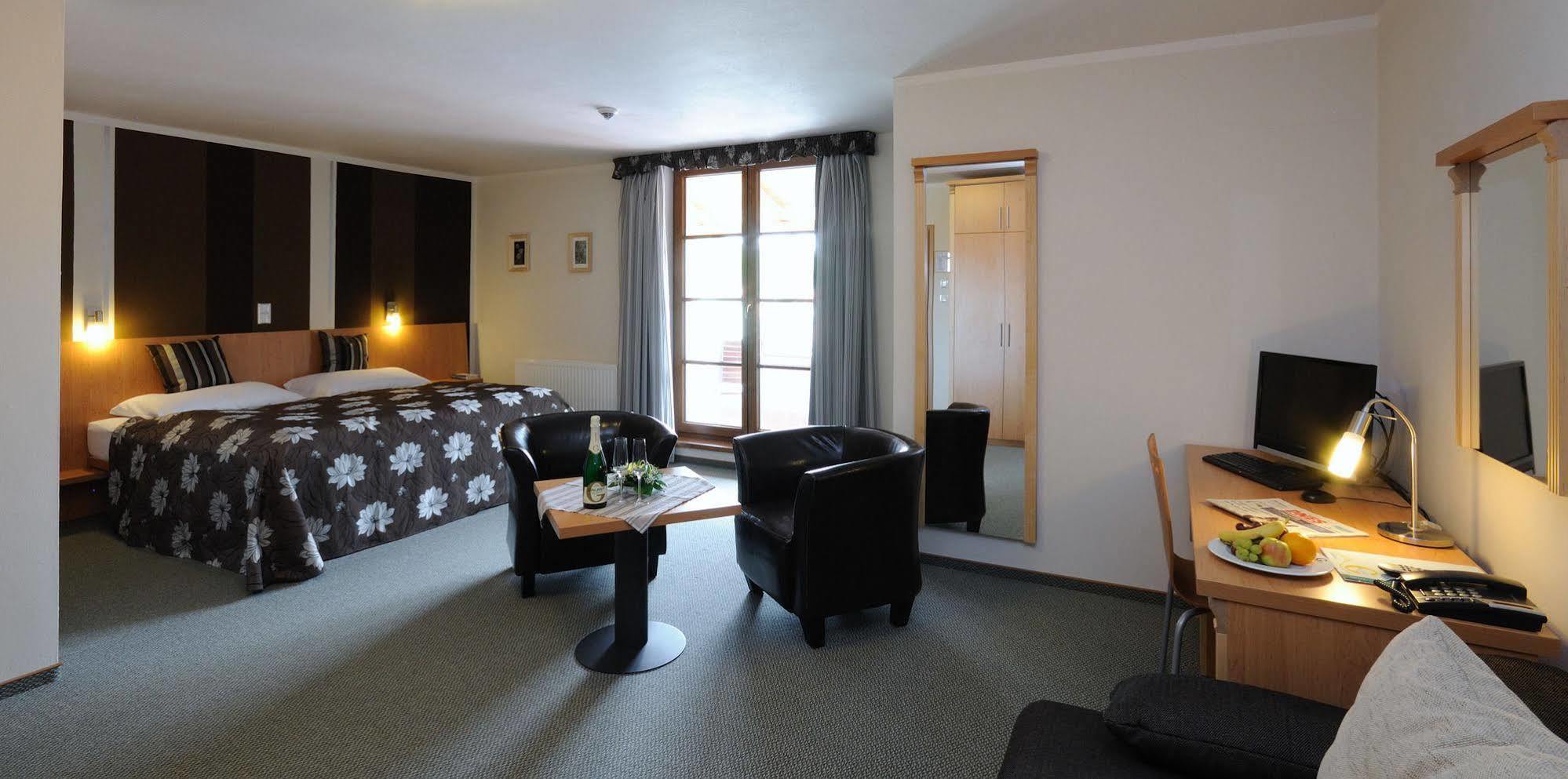 Hotel Galant Mikulov Ngoại thất bức ảnh